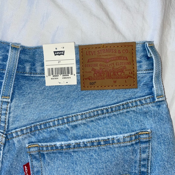 |SOLD| Levi’s 501 Shorts 100% Cotton A High Rise Fitted Through The Hip - Picture 7 of 8